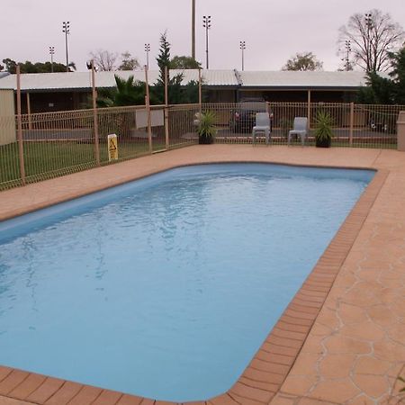 Parkview Motor Inn Parkes Bagian luar foto