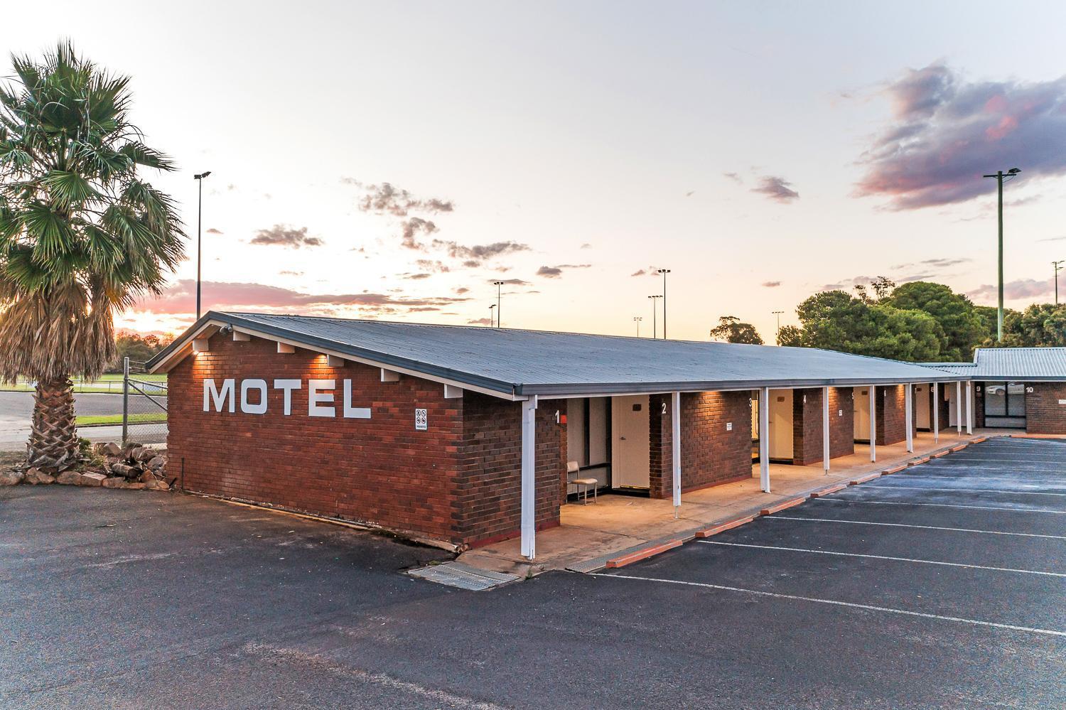 Parkview Motor Inn Parkes Bagian luar foto