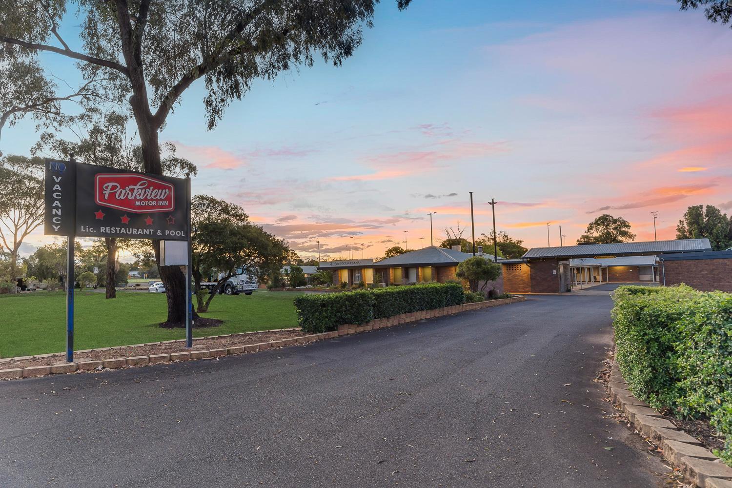 Parkview Motor Inn Parkes Bagian luar foto