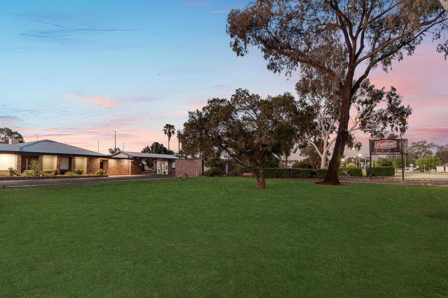 Parkview Motor Inn Parkes Bagian luar foto